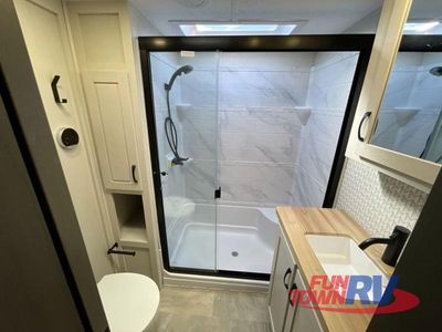 2025 Coachmen RV Brookstone - Photo 36