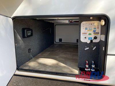 2025 Coachmen RV Brookstone - Photo 5