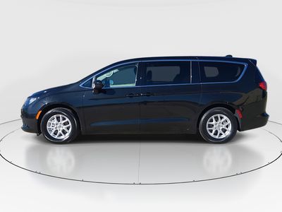2022 Chrysler Voyager - Photo 4