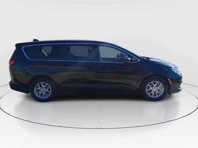 2022 Chrysler Voyager - Photo 8