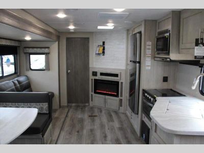 2018 Winnebago Journey - Photo 6