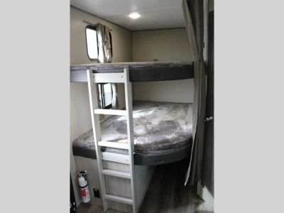 2018 Winnebago Journey - Photo 12
