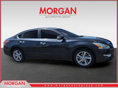 2015 Nissan Altima 2.5 SV — front three-quarter view