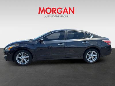 2015 Nissan Altima — engine compartment view