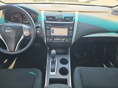 2015 Nissan Altima — photo 11 view