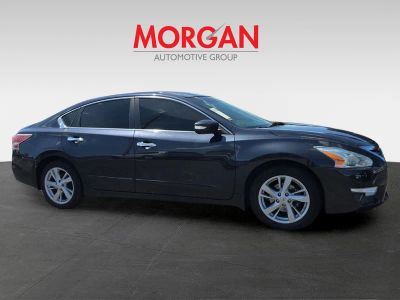 2015 Nissan Altima — side profile view