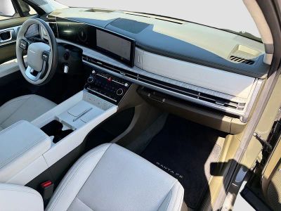 2025 Hyundai Santa Fe — photo 14 view