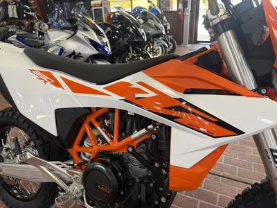 2026 KTM 690 Enduro R — photo 10 view