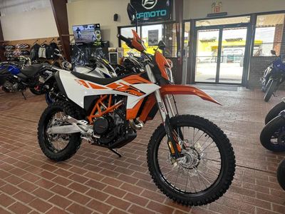 2026 KTM 690 Enduro R in ORG — front three-quarter view