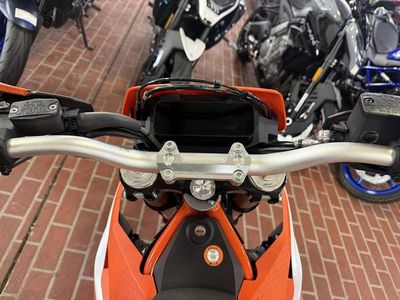 2026 KTM 690 Enduro R — photo 15 view