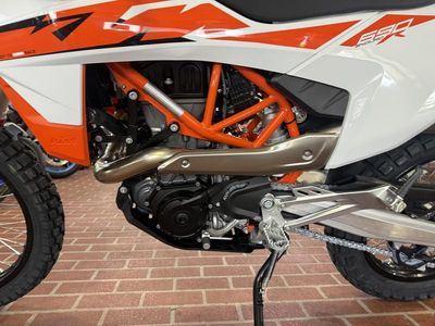 2026 KTM 690 Enduro R — photo 12 view