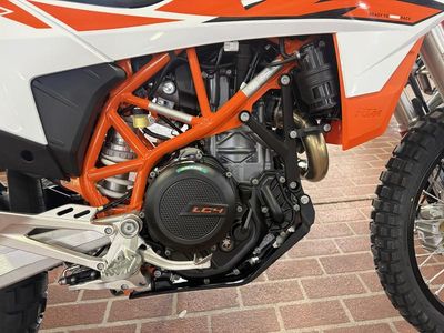 2026 KTM 690 Enduro R — photo 11 view