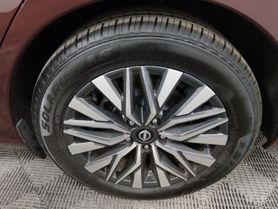 2024 Nissan Altima — photo 10 view