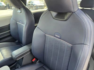 2025 MINI Hardtop 2 Door — photo 16 view