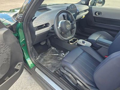 2025 MINI Hardtop 2 Door — photo 14 view