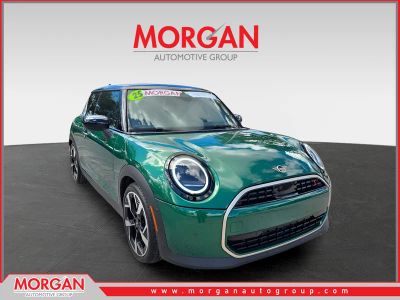 2025 MINI Hardtop 2 Door Signature in British Racing Green — front three-quarter view