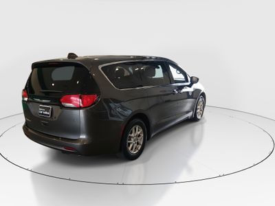2023 Chrysler Voyager - Photo 7