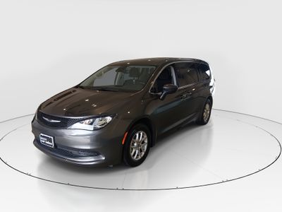 2023 Chrysler Voyager - Photo 3
