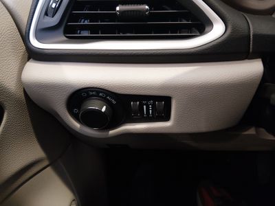 2023 Chrysler Voyager - Photo 13