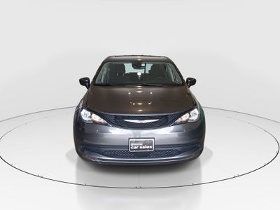 2023 Chrysler Voyager - Photo 2