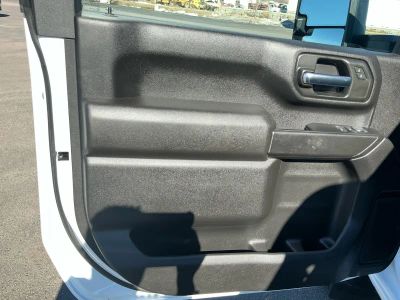 2024 Chevrolet Silverado 3500HD CC — photo 15 view