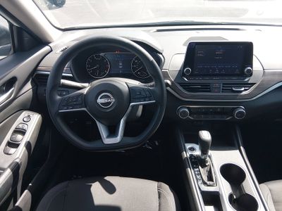 2025 Nissan Altima - Photo 12