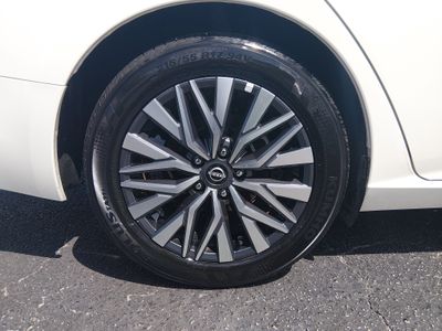 2025 Nissan Altima - Photo 10