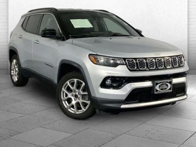 2025 Jeep Compass Limited in Silver Zynith Met — front three-quarter view