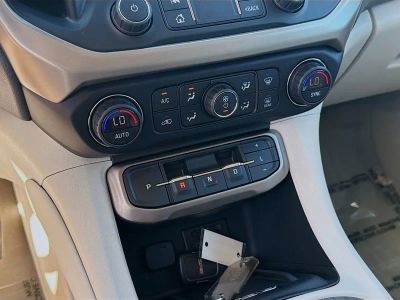 2022 GMC Acadia — photo 16 view