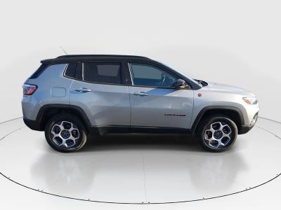 2022 Jeep Compass — photo 8 view