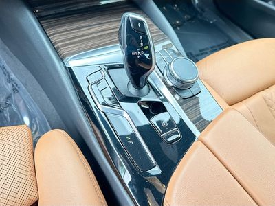 2022 BMW 5 Series - Photo 16