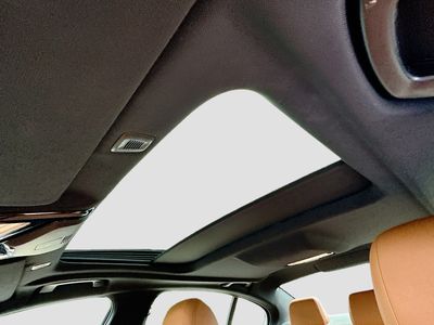 2022 BMW 5 Series - Photo 19