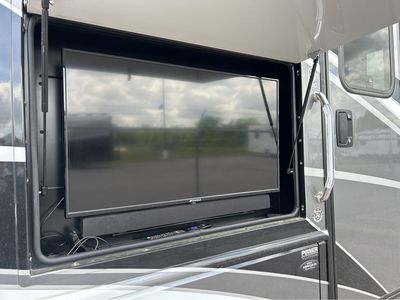 2021 Fleetwood Bounder - Photo 9