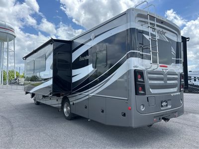 2021 Fleetwood Bounder - Photo 4