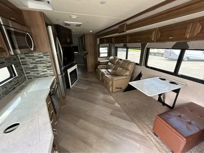 2021 Fleetwood Bounder - Photo 10