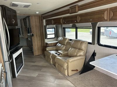 2021 Fleetwood Bounder - Photo 12