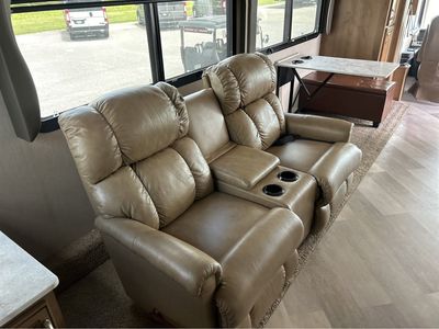 2021 Fleetwood Bounder - Photo 19