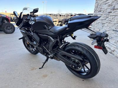 2025 Yamaha YZF-R7 - Photo 4