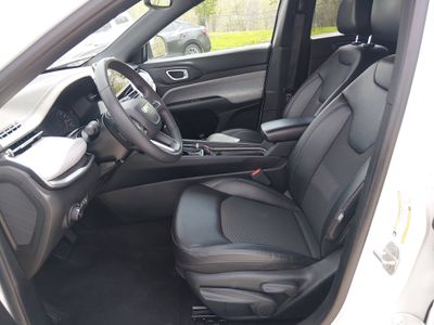 2024 Jeep Compass - Photo 17