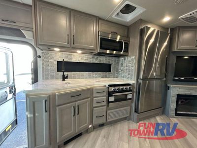 2024 Fleetwood RV Bounder - Photo 16