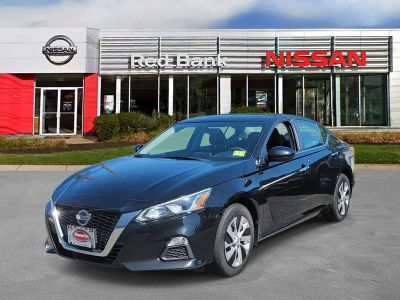 2019 Nissan Altima — detail view