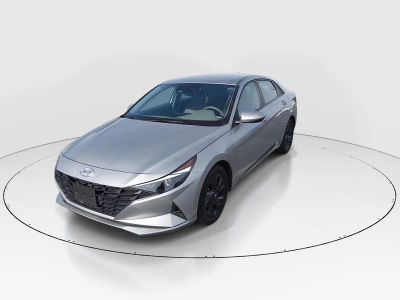 2023 Hyundai Elantra - Photo 3