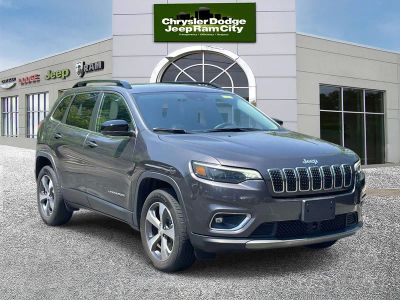 2022 Jeep Cherokee — interior view
