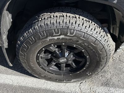 2020 Toyota Tacoma - Photo 2