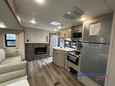 2025 Coachmen RV Catalina Legacy Edition - Photo 10