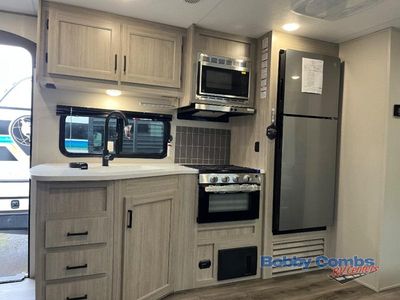 2025 Coachmen RV Catalina Legacy Edition - Photo 8