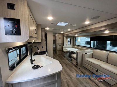 2025 Coachmen RV Catalina Legacy Edition - Photo 17