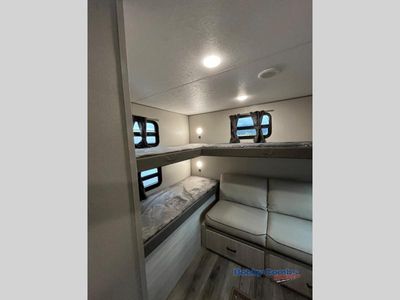 2025 Coachmen RV Catalina Legacy Edition - Photo 11