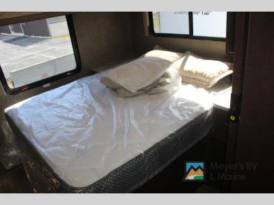 2020 Thor Motor Coach Freedom Elite — photo 43 view