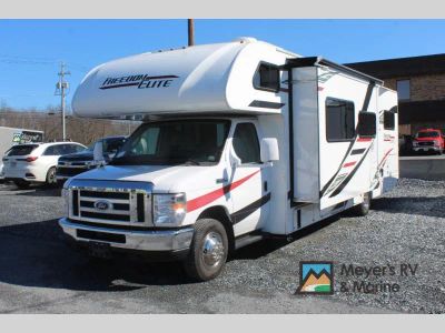 2020 Thor Motor Coach Freedom Elite — rear three-quarter view